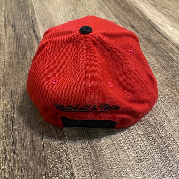 Miami Heat Mitchell & Ness SnapBack NWOT - Picture 4 of 5